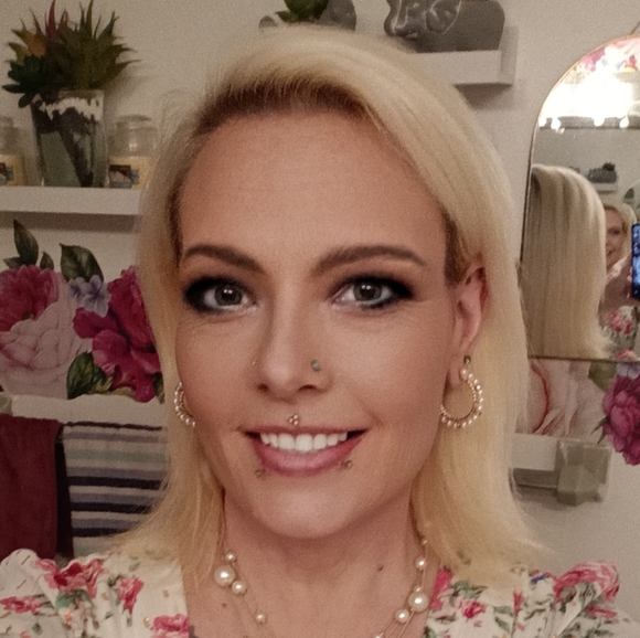 Meet your Posher, Cyn - Picture 8 of 8